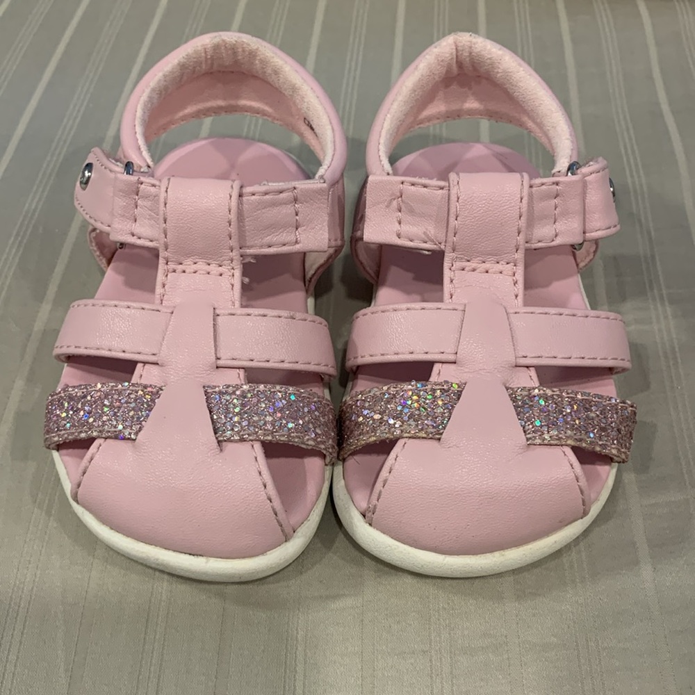 UGG Baby Pink Sandals sz 4/5 like new